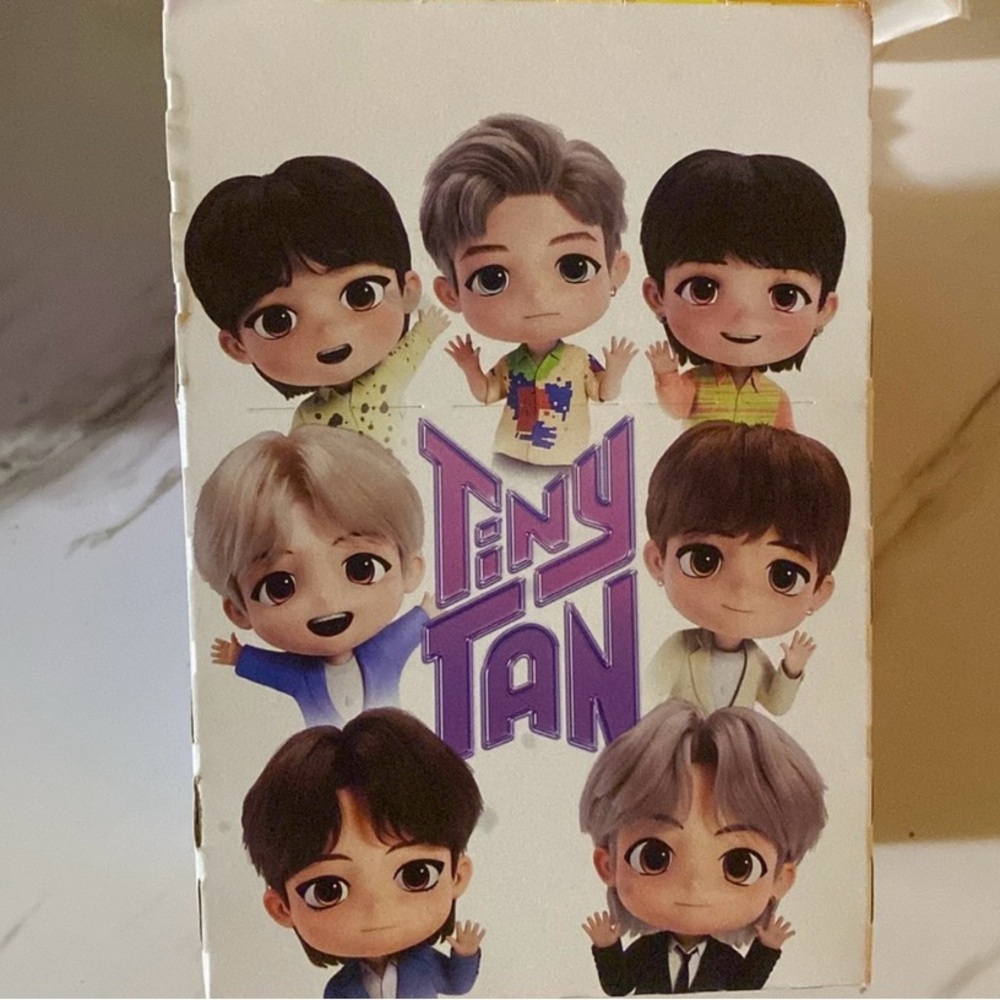 NWT TinyTAN BTS Throwback & Encore Collectible Figurine Set: Jung Kook, V, RM - Picture 9 of 15